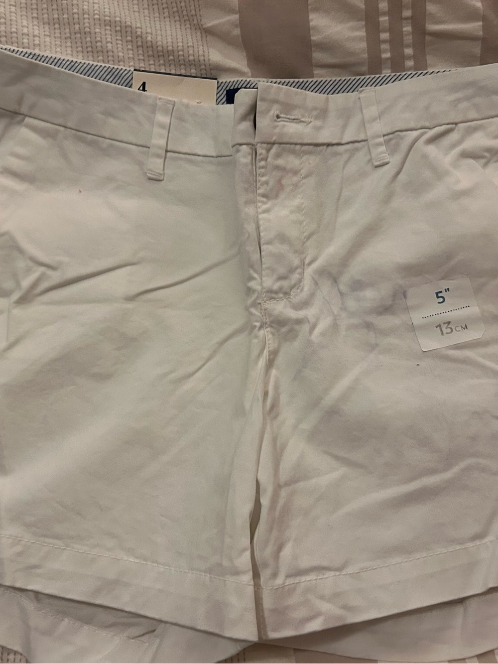 Old Navy White Women’s 5" Chino Shorts NWT